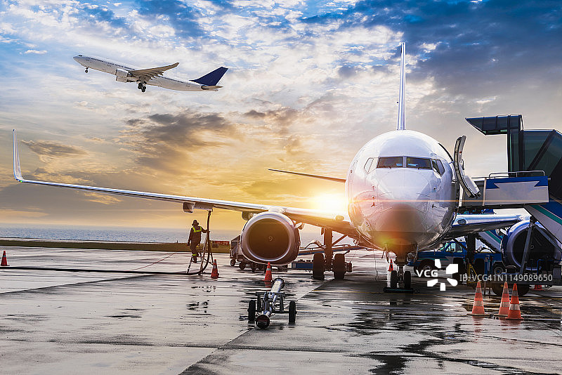 准备起飞的客机图片素材