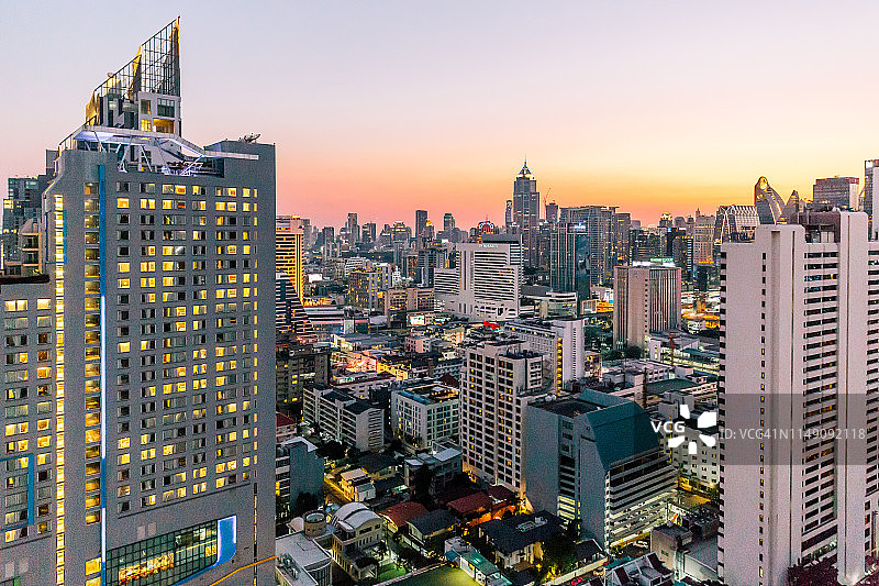 泰国曼谷素坤逸区黄昏鸟瞰图图片素材