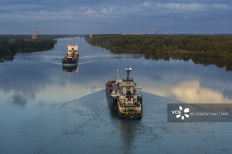 圣劳伦斯海道上的货船，纽约州马塞纳图片素材