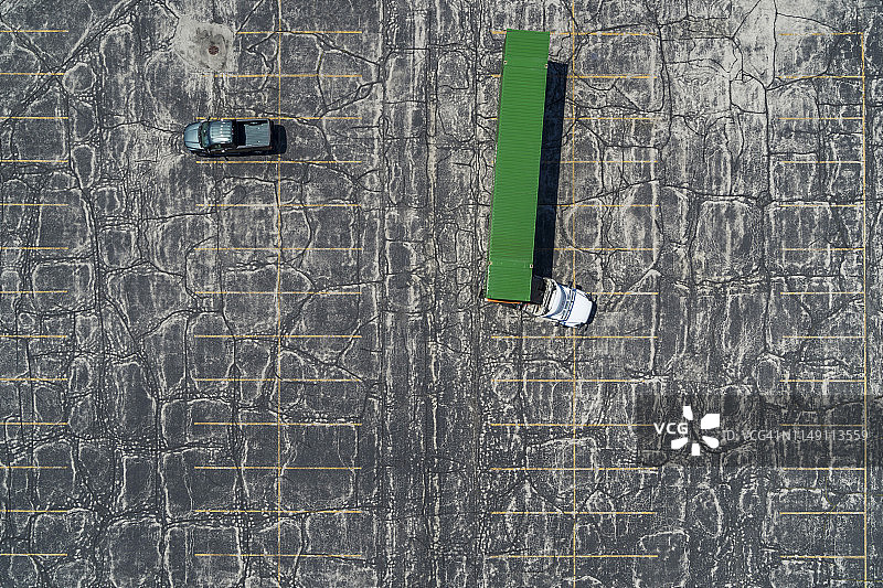 卡车转弯，停车场，威斯康星州绿湾图片素材