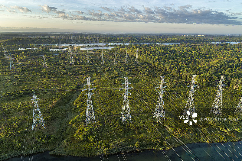 来自水坝的电线，圣劳伦斯海道，靠近纽约马塞纳图片素材