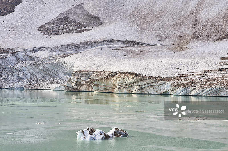 加拿大艾伯塔省贾斯珀国家公园伊迪丝卡韦尔山图片素材