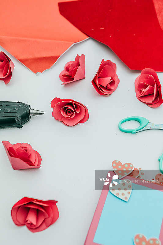 制作纸花的手工艺术概念图片素材