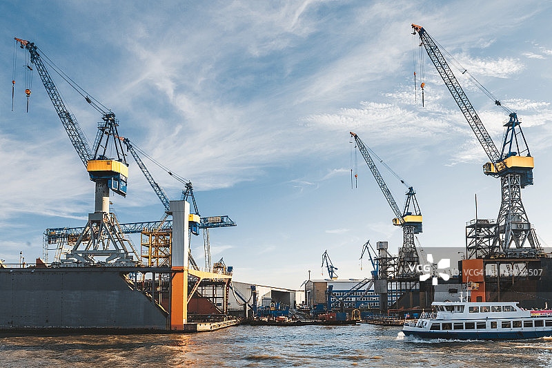 汉堡港的货运码头图片素材