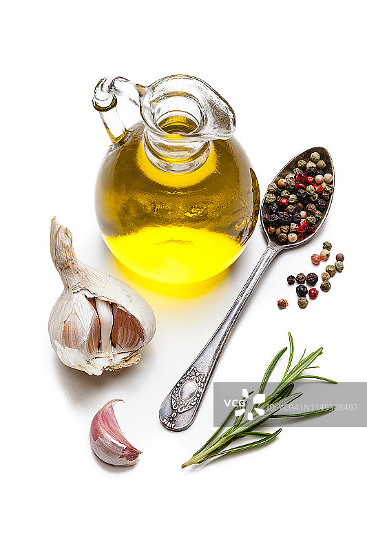 烹饪和调味配料：橄榄油、胡椒、大蒜、青柠和迷迭香图片素材