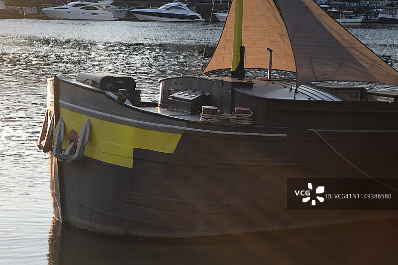 金棕色航海船只图片素材