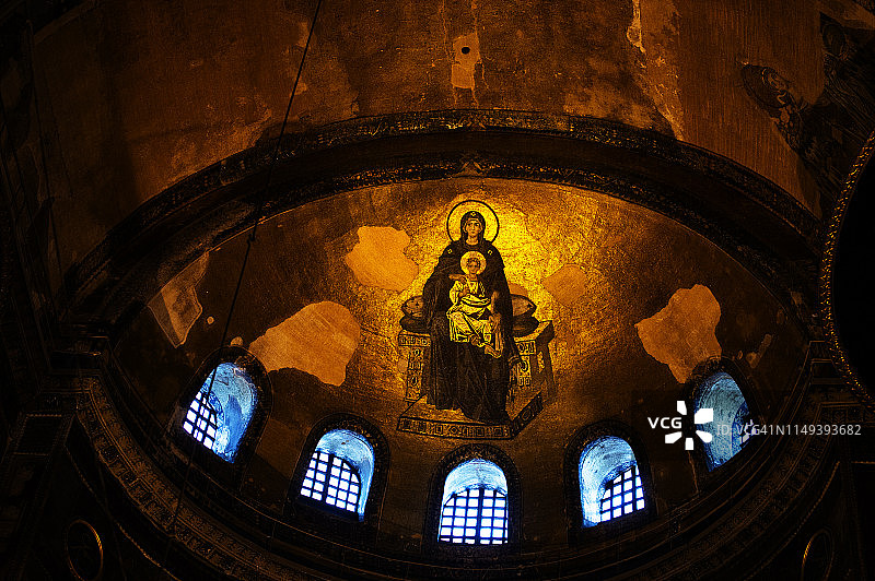圣索菲亚大教堂中美丽的马赛克：母亲与耶稣基督（位于土耳其伊斯坦布尔蓝色清真寺附近）图片素材