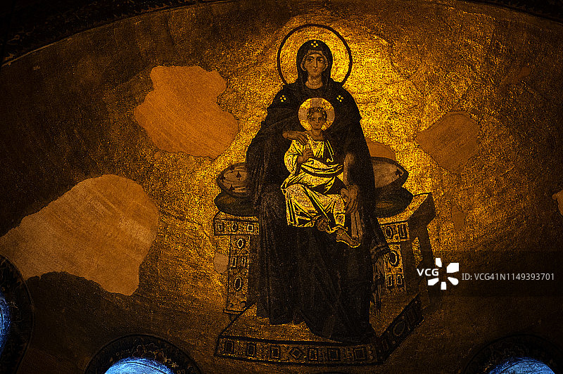 圣索菲亚大教堂中美丽的马赛克：母亲与耶稣基督（位于土耳其伊斯坦布尔蓝色清真寺附近）图片素材