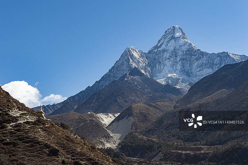 阿玛达布拉姆山脉徒步路线（前往珠穆朗玛峰大本营，尼泊尔昆布地区）图片素材