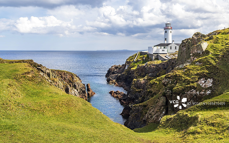 爱尔兰共和国多尼戈尔郡的法纳德半岛上的法纳德角灯塔，俯瞰大西洋图片素材