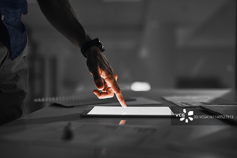 一触即发图片素材