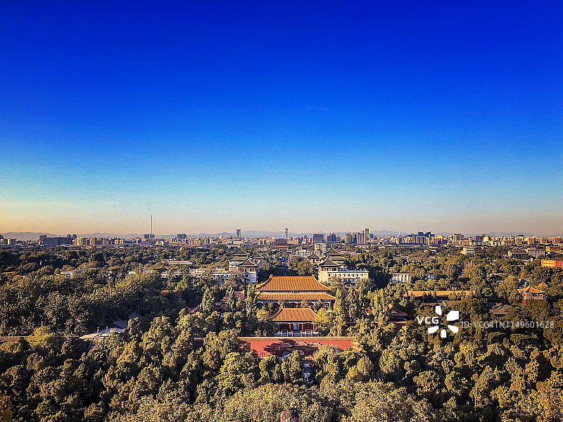 俯瞰紫禁城的景山公园图片素材