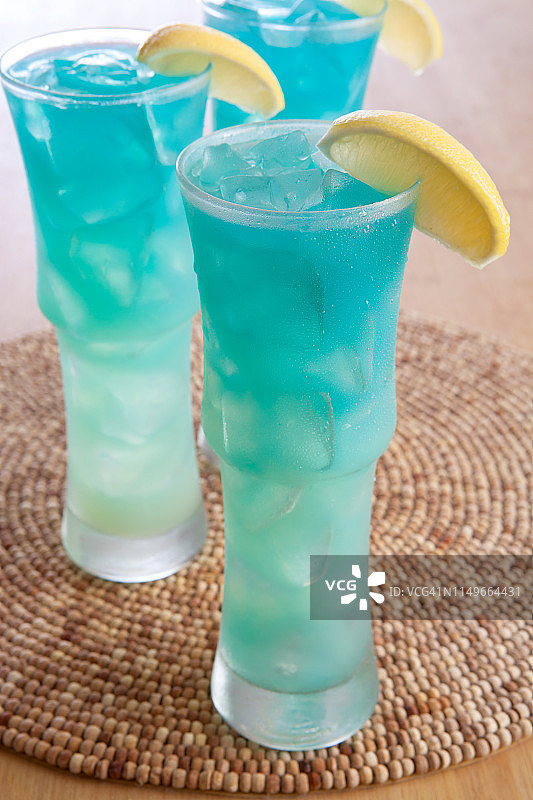 蓝色热带鸡尾酒图片素材