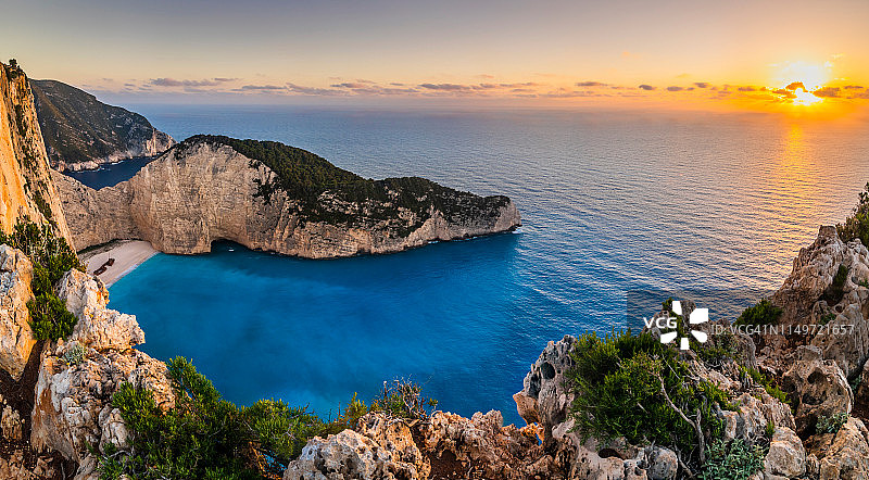 夏季扎金索斯沉船湾全景，爱奥尼亚海希腊岛屿图片素材