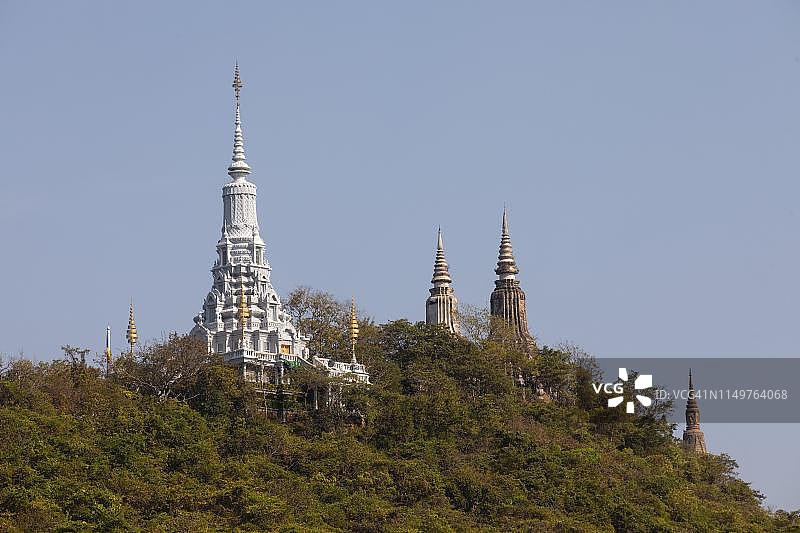 柬埔寨磅士卑省乌栋山佛塔图片素材
