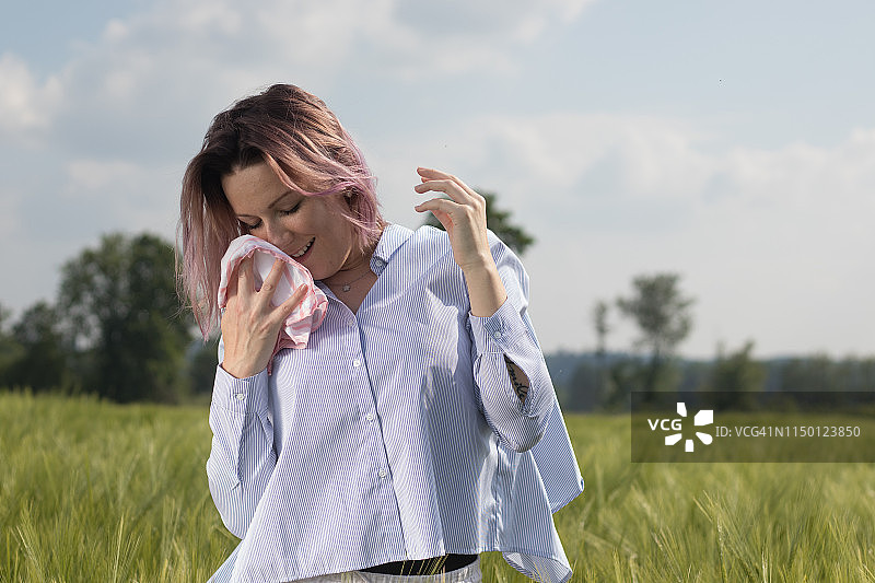 过敏的雀斑女孩图片素材