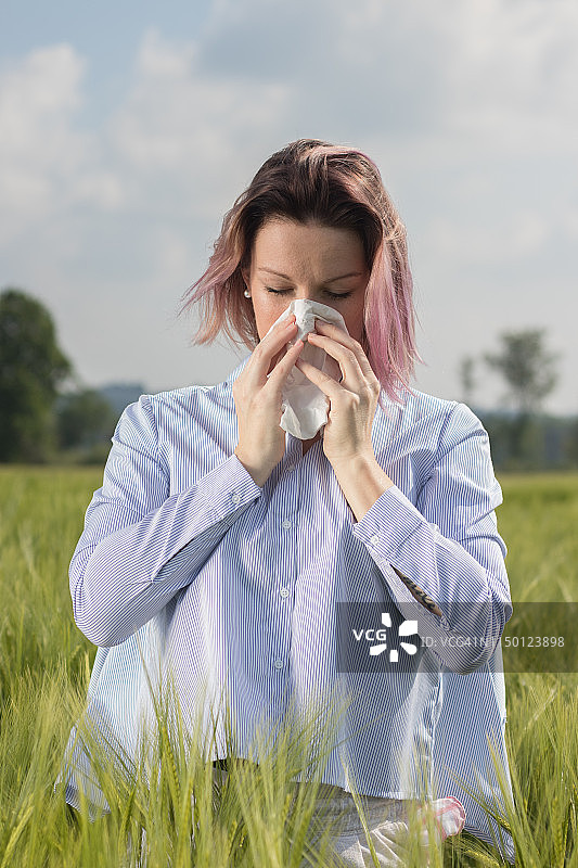 过敏的雀斑女孩图片素材