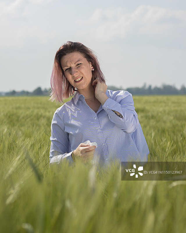 过敏的雀斑女孩图片素材