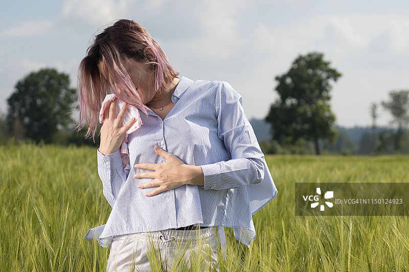 过敏的雀斑女孩图片素材