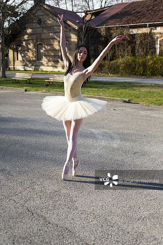 意大利维罗纳城市芭蕾舞者图片素材