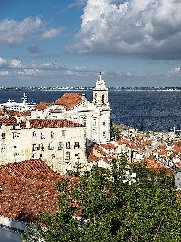 葡萄牙里斯本圣卢西亚观景台阿尔法玛区图片素材