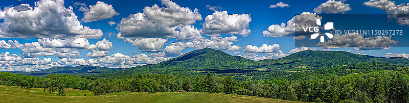 佛蒙特州伯克夏季山景图片素材