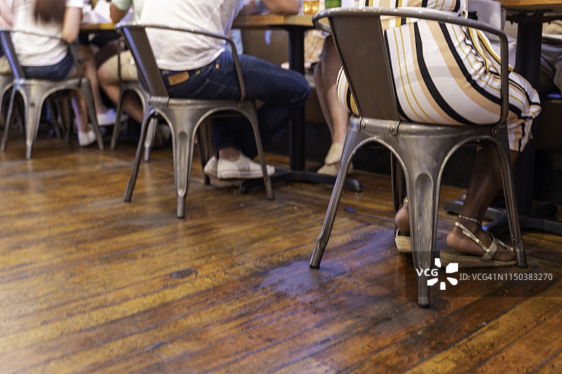 佐治亚州萨凡纳咖啡馆的午餐场景图片素材