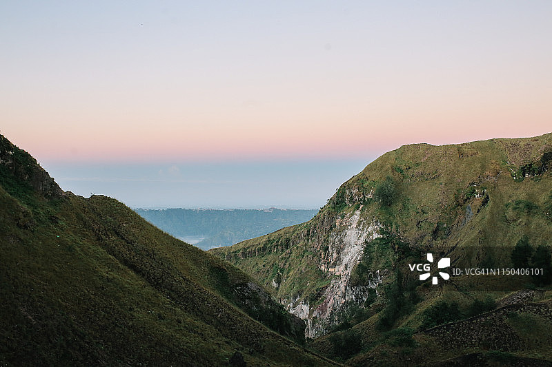 印度尼西亚巴厘岛火山上空图片素材