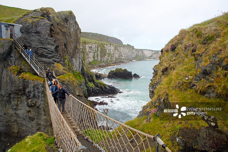 卡里克索桥，背景是海岸图片素材