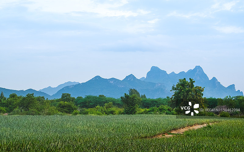 三百峰国家公园的壮丽景色和山脉图片素材