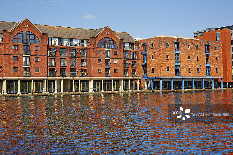 卡迪夫湾“比ute东码头”沿岸的公寓景观图片素材