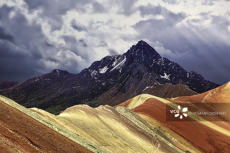 秘鲁库斯科的蒙塔尼亚七色山图片素材