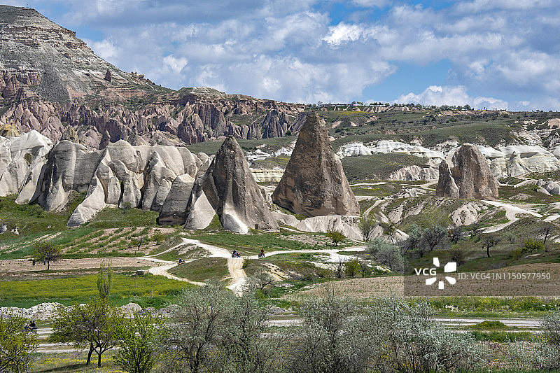 土耳其内夫谢希尔卡帕多西亚格雷梅镇附近的红谷图片素材
