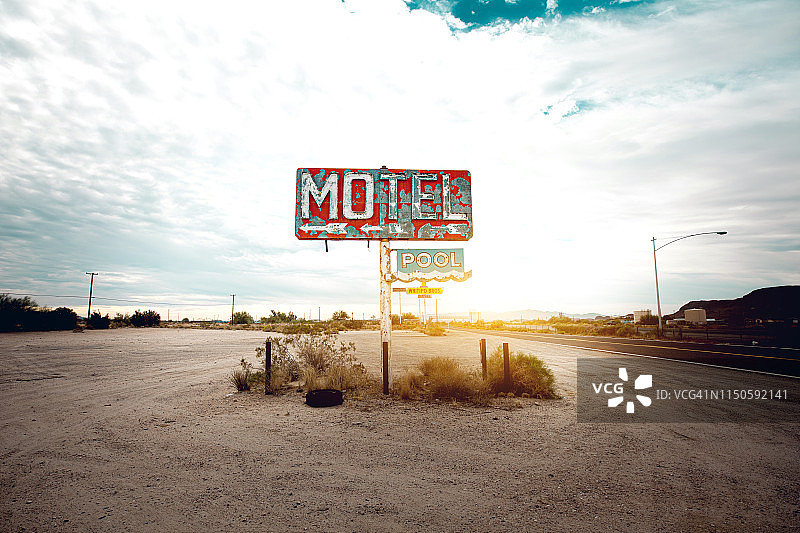 亚利桑那州废弃的旧汽车旅馆标志图片素材