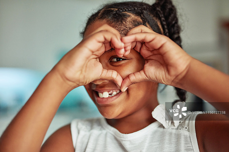 他们通过你学会爱图片素材