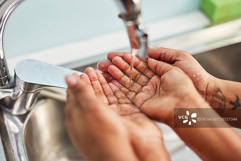 一切都始于清洁的双手图片素材