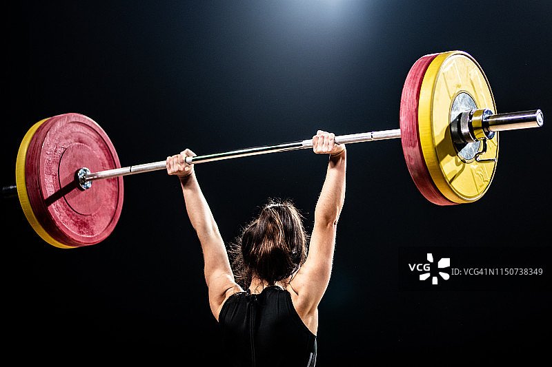 女人举杠铃图片素材