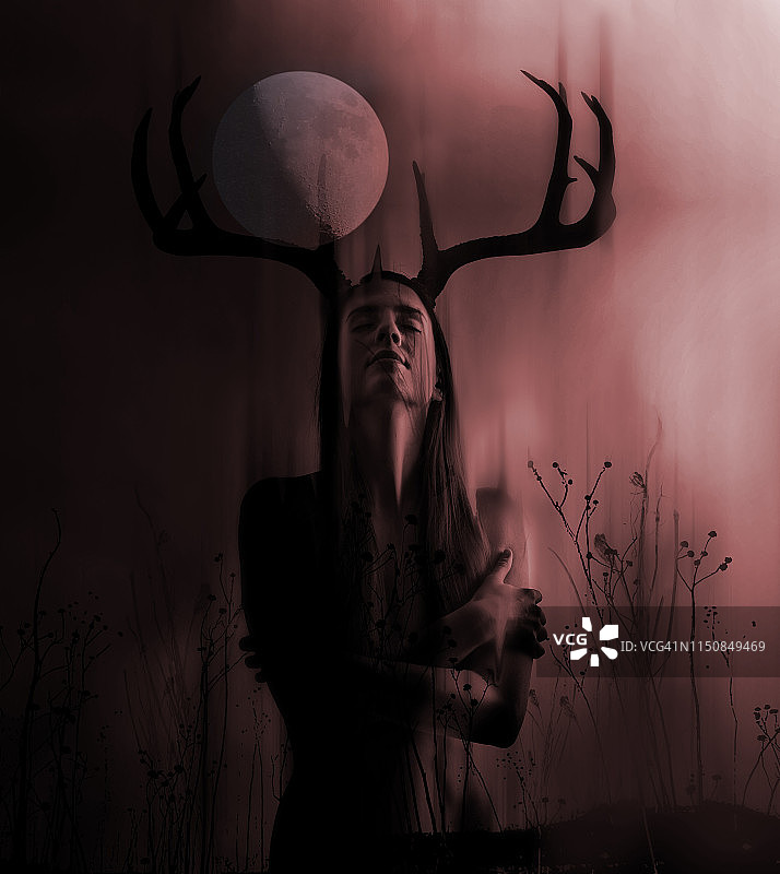 哥特式风格的女性与自然多重曝光图片素材