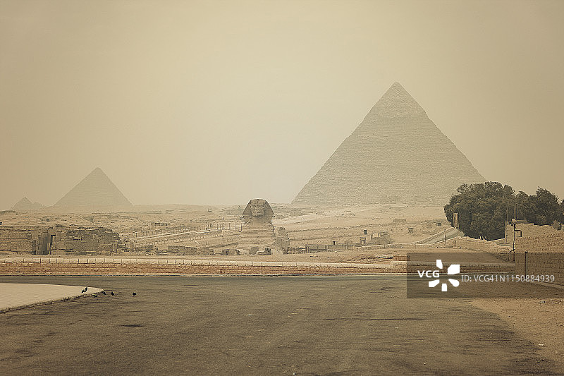 吉萨狮身人面像和金字塔日落景观图片素材