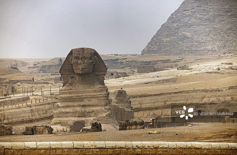 吉萨狮身人面像和金字塔日落景观图片素材