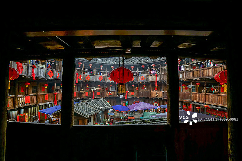 厦门附近福建田螺坑土楼内部图片素材