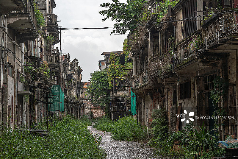 中国广东省开平市的废弃道路图片素材