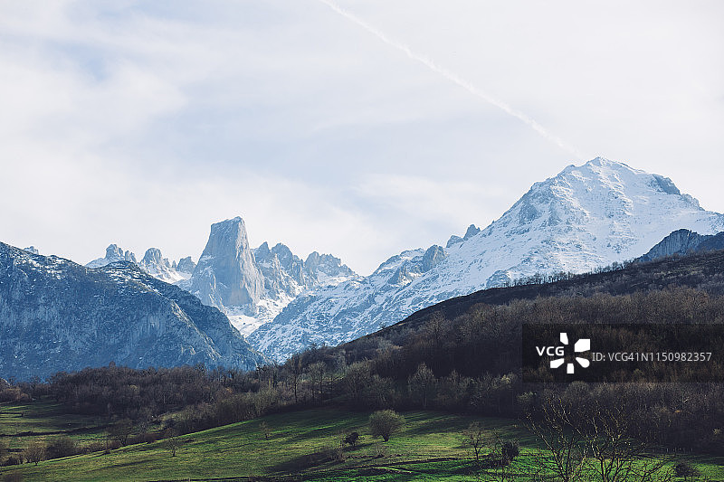 西班牙欧洲之峰国家公园的乌列尤峰图片素材