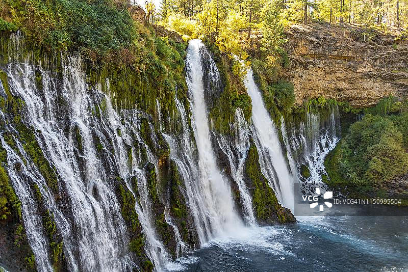 麦克阿瑟-伯尼瀑布纪念州立公园，加利福尼亚州，美国图片素材
