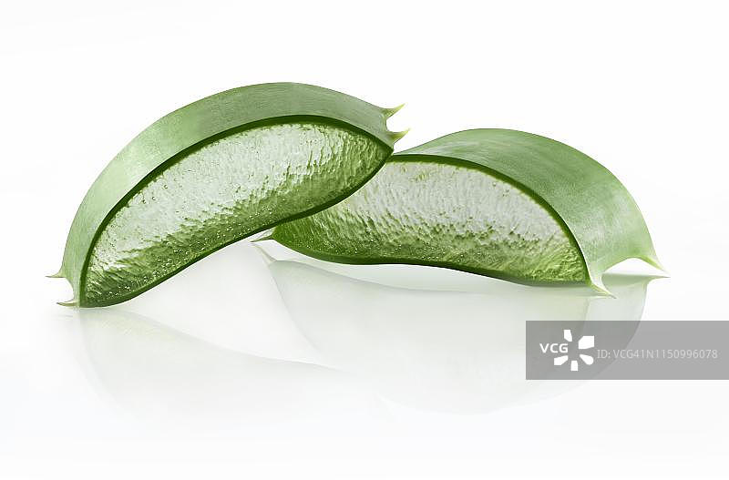 库拉索芦荟，带凝胶层的切割叶，白色背景，德国图片素材