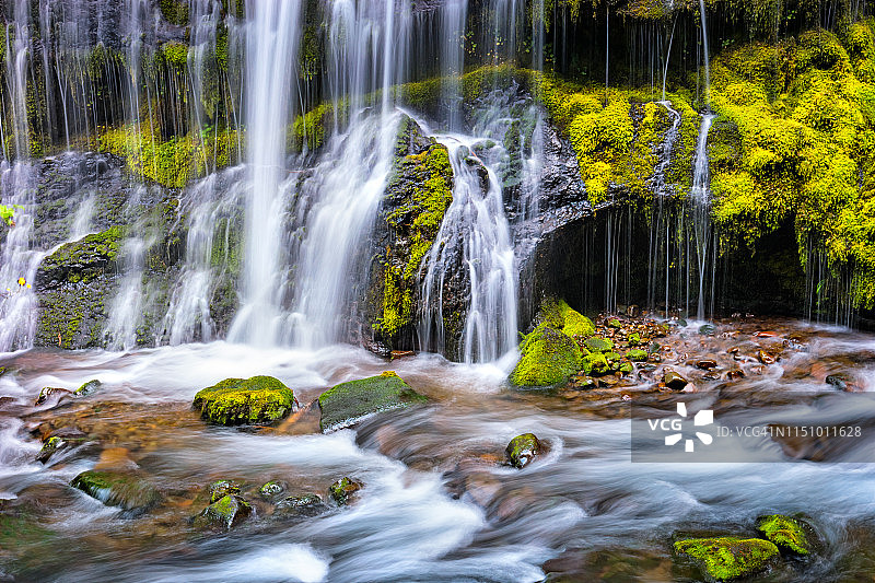 美国华盛顿州吉福德·平肖国家森林豹溪瀑布图片素材