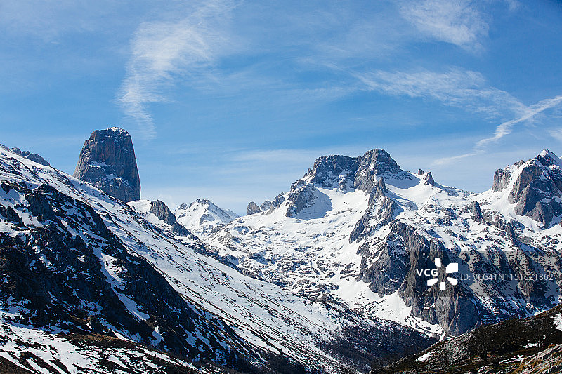 西班牙欧洲之峰国家公园的乌列尤峰图片素材