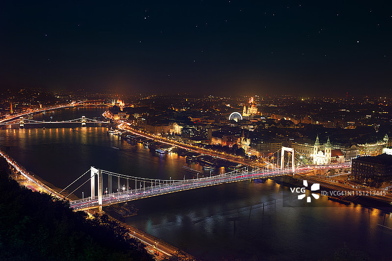 从盖勒特山看布达佩斯夜景图片素材