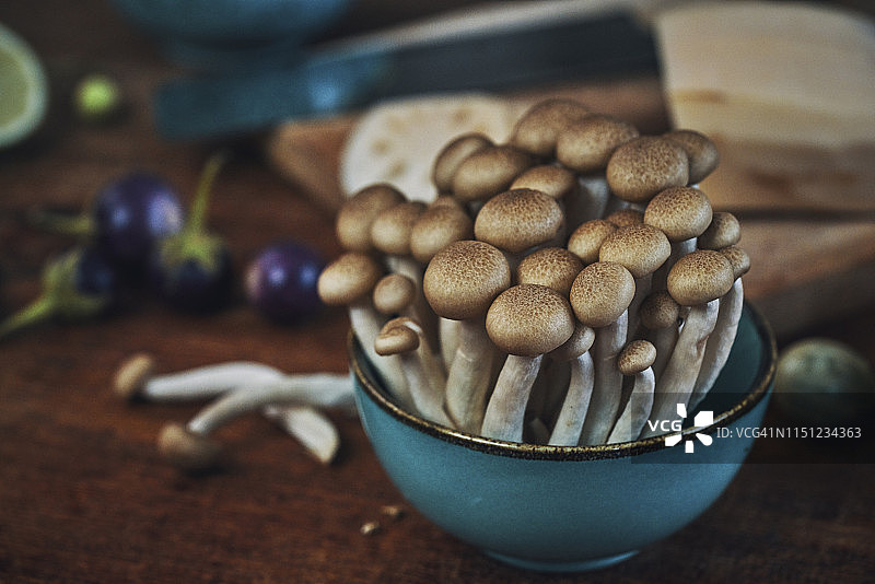 用于烹饪亚洲菜肴的金针菇图片素材