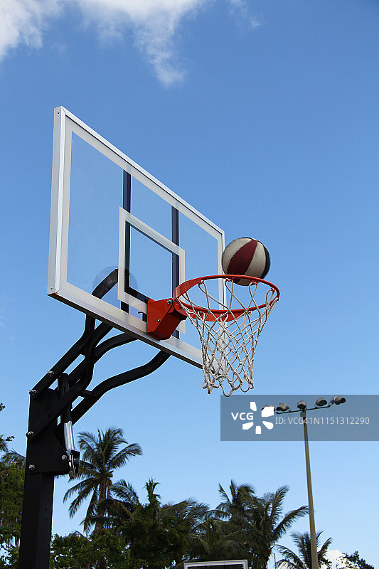 户外篮球比赛图片素材